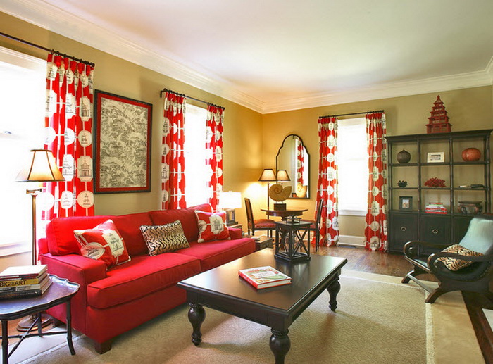 Красные шторы в интерьере гостиной